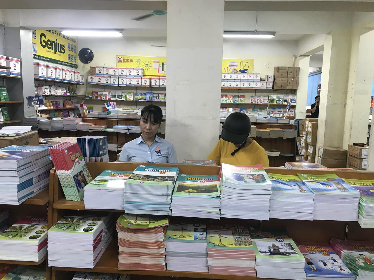 Các bộ sách giáo khoa hiện hành là cơ sở để xây dựng một bộ sách dùng chung toàn quốc. Ảnh: Xuân Hoa.