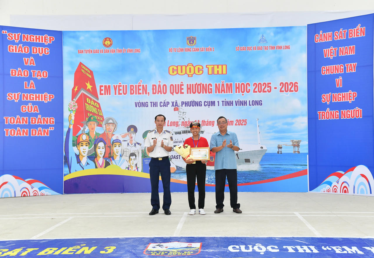 Một trong các em học sinh đạt giải Nhất vòng thi trực tiếp của cuộc thi. Ảnh: Đức Định.