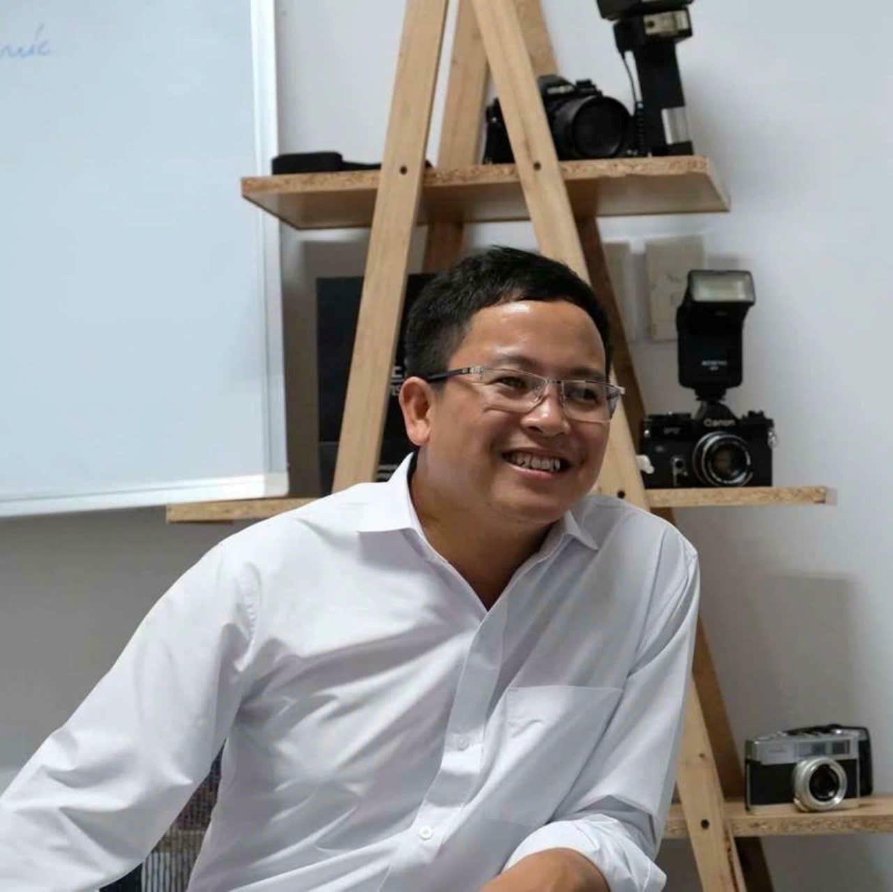 ThS Nguyễn Đắc Tới – nguyên Trưởng phòng Nghiên cứu di sản (Viện Nghiên cứu văn hóa và phát triển) nhấn mạnh, cùng với chiến lược rõ ràng, Hà Nội cần tạo môi trường thuận lợi để doanh nghiệp và cộng đồng tham gia, đặc biệt là thế hệ trẻ. Đây chính là lực lượng sáng tạo năng động, có khả năng đưa di sản hòa nhập đời sống đương đại bằng nhiều hình thức mới mẻ.
Nhìn về tương lai, để công nghiệp văn hóa và du lịch văn hóa thực sự trở thành ngành kinh tế mũi nhọn, Hà Nội phải tiếp tục đầu tư hạ tầng đồng bộ, nâng cao chất lượng nguồn nhân lực, khuyến khích sự tham gia của doanh nghiệp và cộng đồng sáng tạo. Chỉ khi đó, những giá trị của di sản mới được phát huy tối đa, đóng góp thiết thực vào sự phát triển bền vững của Thủ đô.
