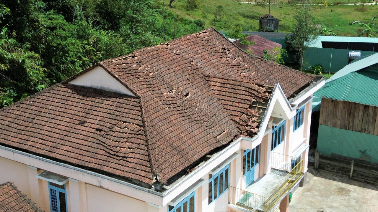 Động đất xảy ra xã Măng Bút làm hư hỏng một số công trình trường học. Ảnh: CV.