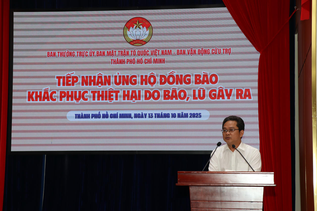 Ông Phạm Minh Tuấn - Phó Chủ tịch Ủy ban Mặt trận Tổ quốc Việt Nam TP Hồ Chí Minh phát biểu tại buổi tiếp nhận. Ảnh: A.H.