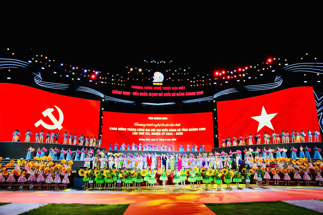 Chương trình nghệ thuật chào mừng thành công Đại hội đại biểu Đảng bộ tỉnh Quảng Ninh lần thứ XVI. Ảnh minh họa: Ngọc Anh.