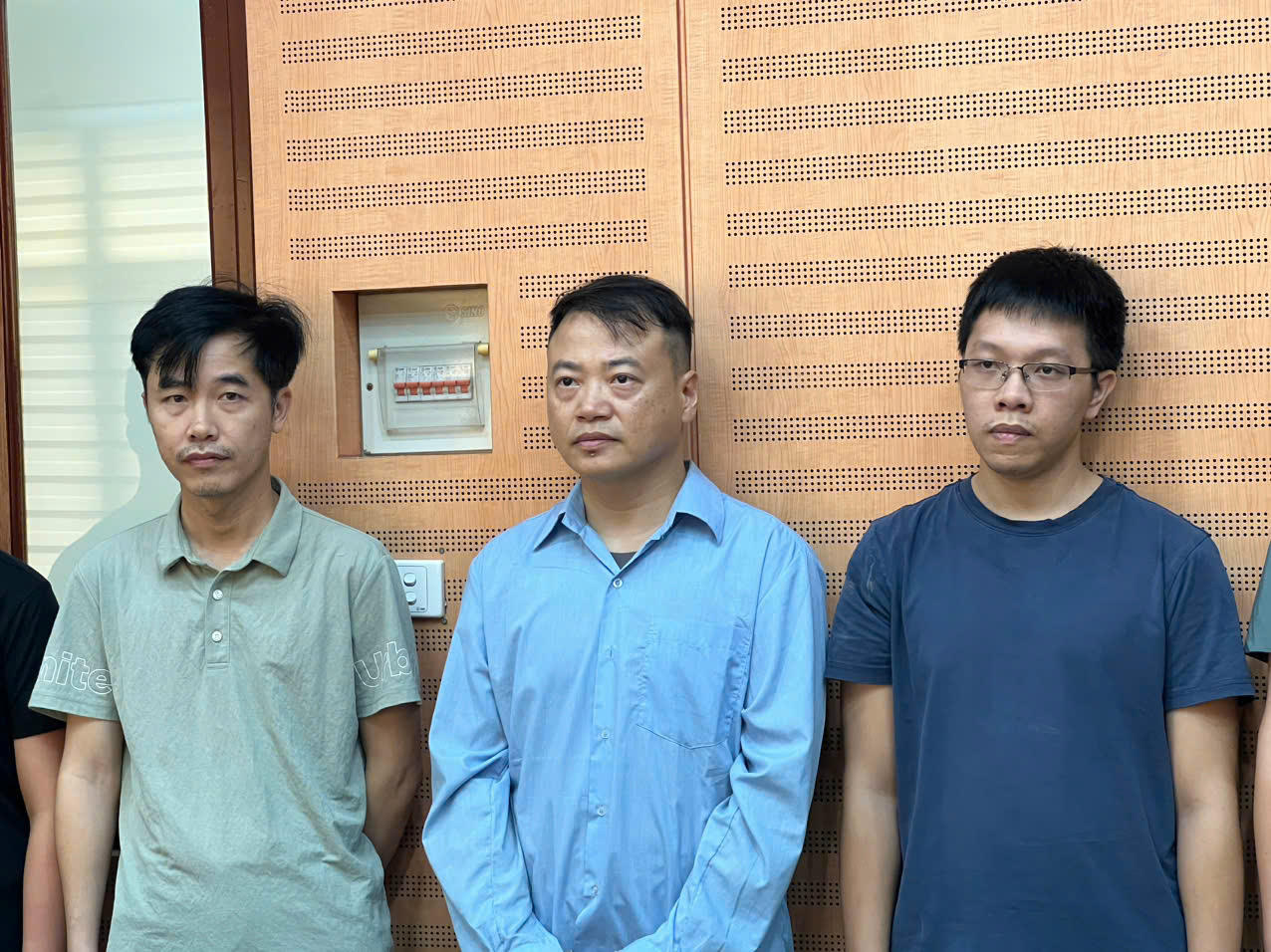 Khởi tố Shark Bình về tội “Lừa đảo chiếm đoạt tài sản” Khởi tố Shark Bình về tội “Lừa đảo chiếm đoạt tài sản”