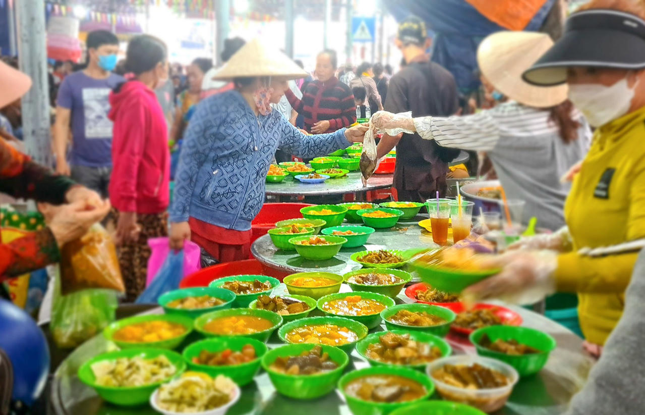 Các món chay được chế biến rất hấp dẫn, an toàn, hợp vệ sinh. Ảnh Nguyễn Minh.