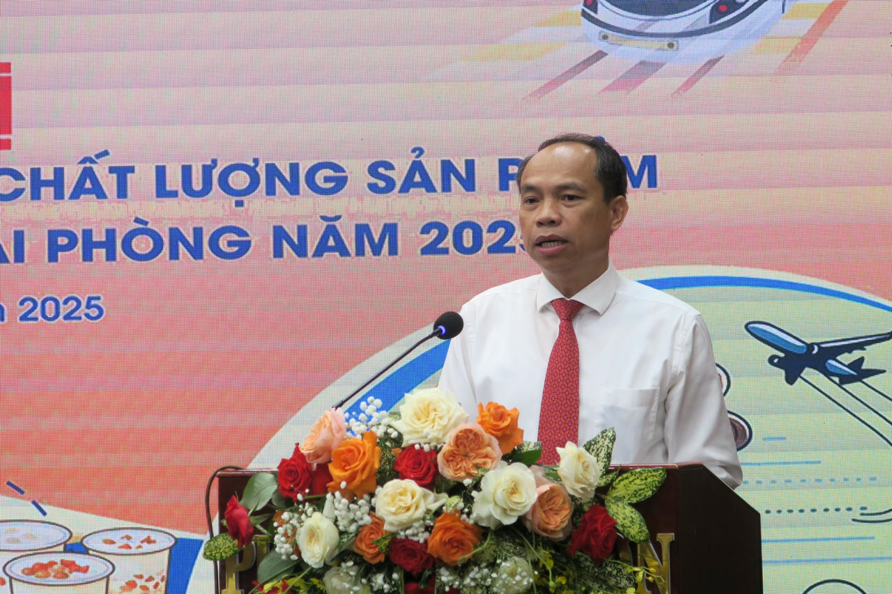 Ông Lê Quốc Tiến, Bí thư Đảng ủy phường Đồ Sơn đề xuất nghiên cứu việc ứng dụng trí tuệ nhân tạo (AI) trong phát triển du lịch ẩm thực. Ảnh: PT. 