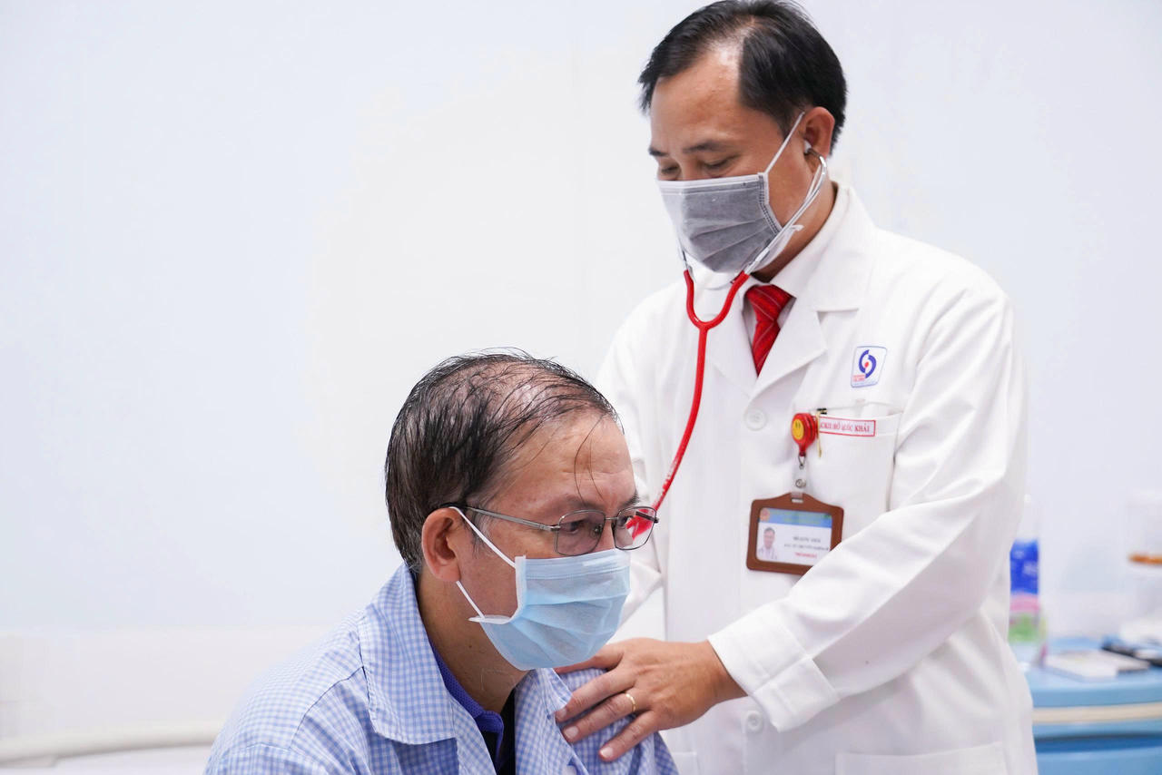 Ngoài số lượng trẻ bị bệnh hô hấp tăng cao thì người già cũng dễ mắc bệnh này.