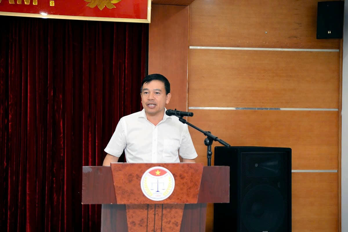 Nhà báo Phan Văn Lâm - Phó Tổng biên tập phụ trách Tạp chí Pháp luật và Phát triển phát biểu tại Lễ ra mắt Tạp chí Pháp luật và Phát triển điện tử phiên bản tiếng Anh.