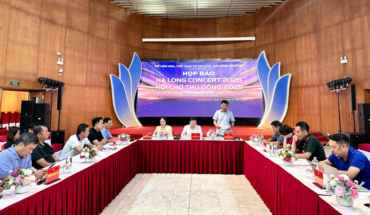 Ông Nguyễn Tiến Dũng, Phó Giám đốc Sở Công thương tỉnh Quảng Ninh thông tin về Hội chợ OCOP Quảng Ninh - Thu đông 2025. Ảnh: Ngọc Anh.