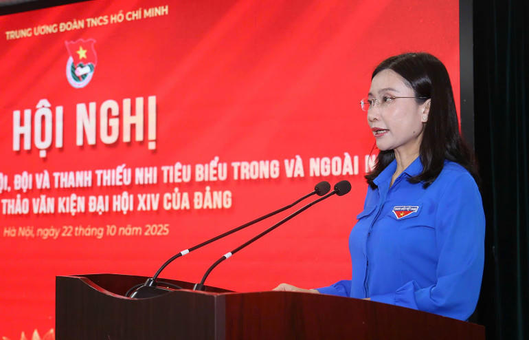 Bà Nguyễn Phạm Duy Trang, Bí thư Trung ương Đoàn, Chủ tịch Hội đồng Đội Trung ương phát biểu ý kiến tại Hội nghị. Ảnh: P. L