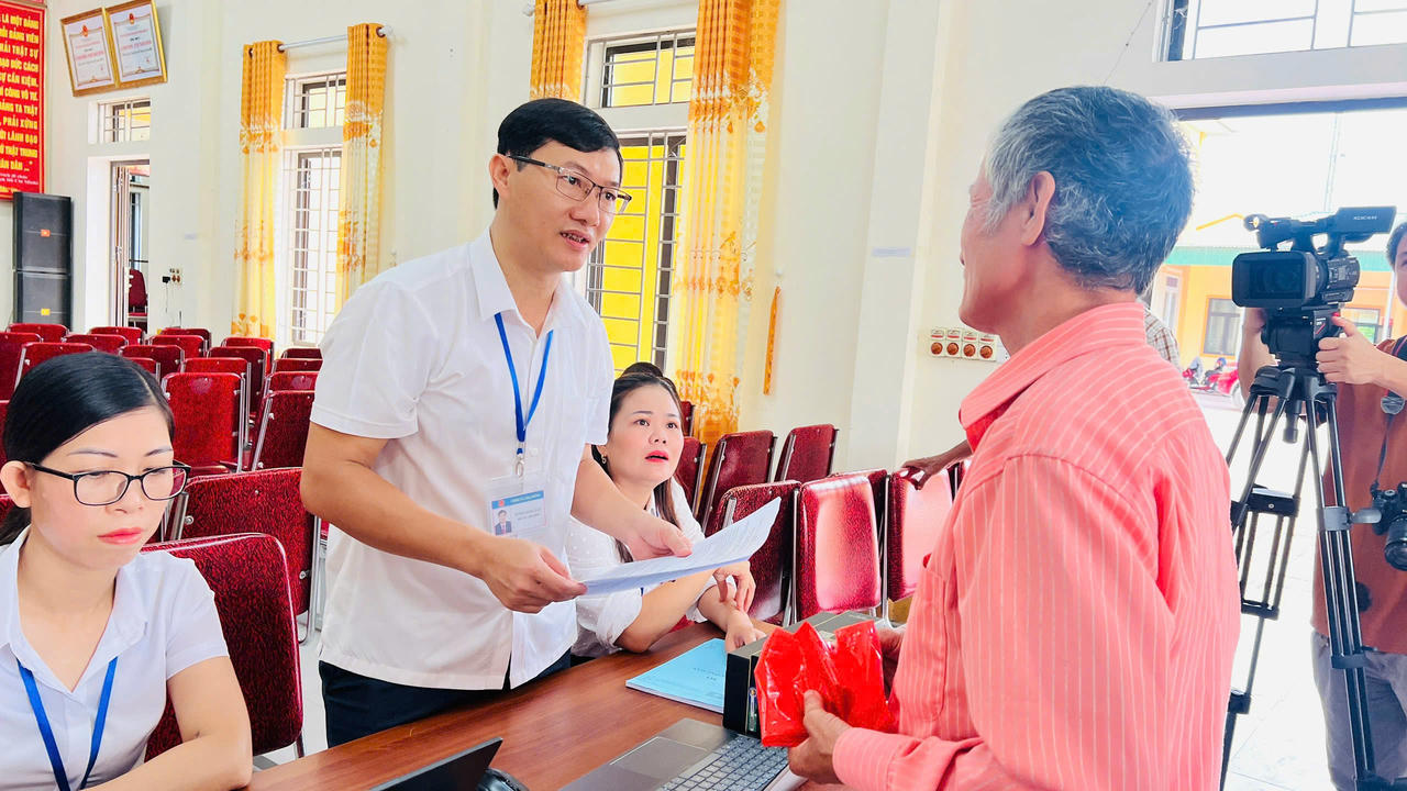 Mô hình chính quyền hai cấp giúp bộ máy hành chính Nghệ An vận hành gọn, linh hoạt, gần dân hơn. Ảnh: Điền Bắc. 