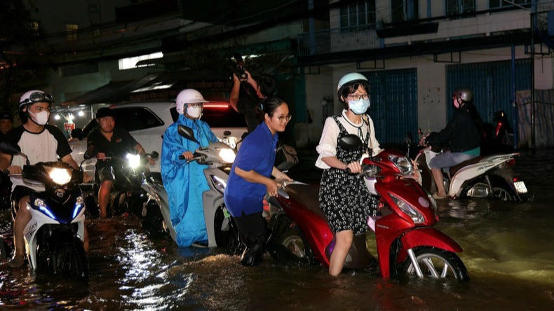 Nhiều khu vực tại Cần Thơ, TP Hồ Chí Minh chìm sâu trong nước triều cường Nhiều khu vực tại Cần Thơ, TP Hồ Chí Minh chìm sâu trong nước triều cường