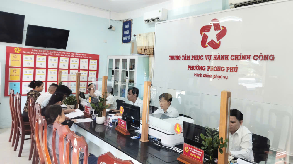 Mang hành chính đến gần dân hơn - Bài 2: Lấy sự hài lòng của người dân là đích đến Mang hành chính đến gần dân hơn - Bài 2: Lấy sự hài lòng của người dân là đích đến