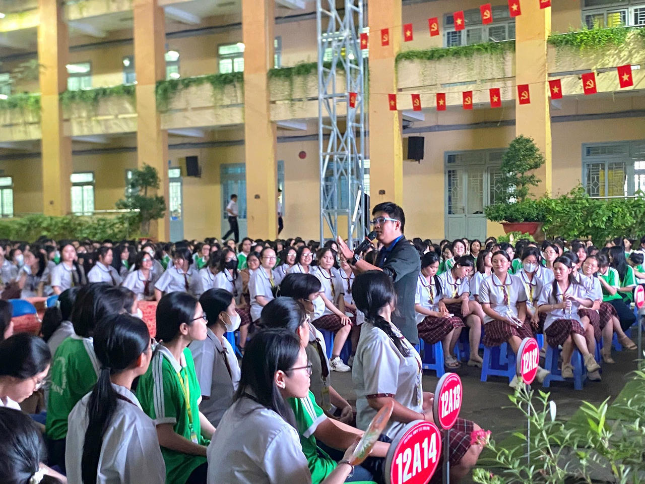 Hướng nghiệp từ phổ thông Hướng nghiệp từ phổ thông