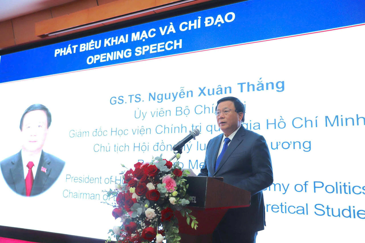 GS.TS Nguyễn Xuân Thắng - Ủy viên Bộ Chính trị, Giám đốc Học viện Chính trị quốc gia Hồ Chí Minh, Chủ tịch Hội đồng Lý luận trung ương phát biểu khai mạc diễn đàn.
