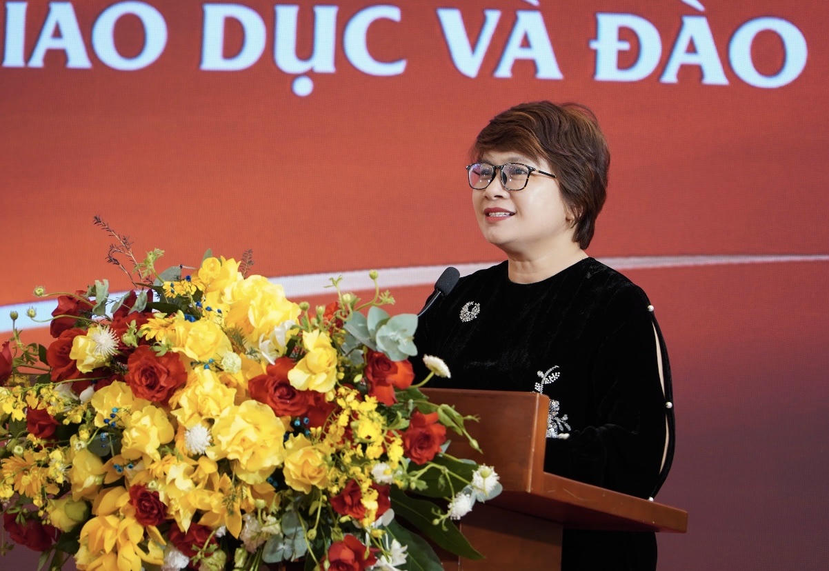 PGS.TS Nguyễn Thu Thủy – Cục trưởng Cục Hợp tác Quốc tế (Bộ Giáo dục và Đào tạo) phát biểu tại lễ vinh danh.