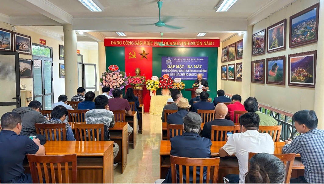 Quang cảnh buổi ra mắt. Ảnh: Tuấn Vũ.