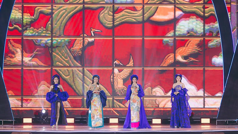 Các thí sinh trong trang phục áo dài. Ảnh: BTC.