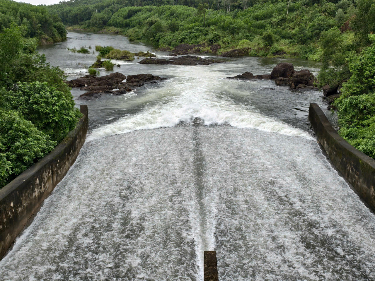 Hồ Phú Ninh điều tiết nước. Ảnh: CV.