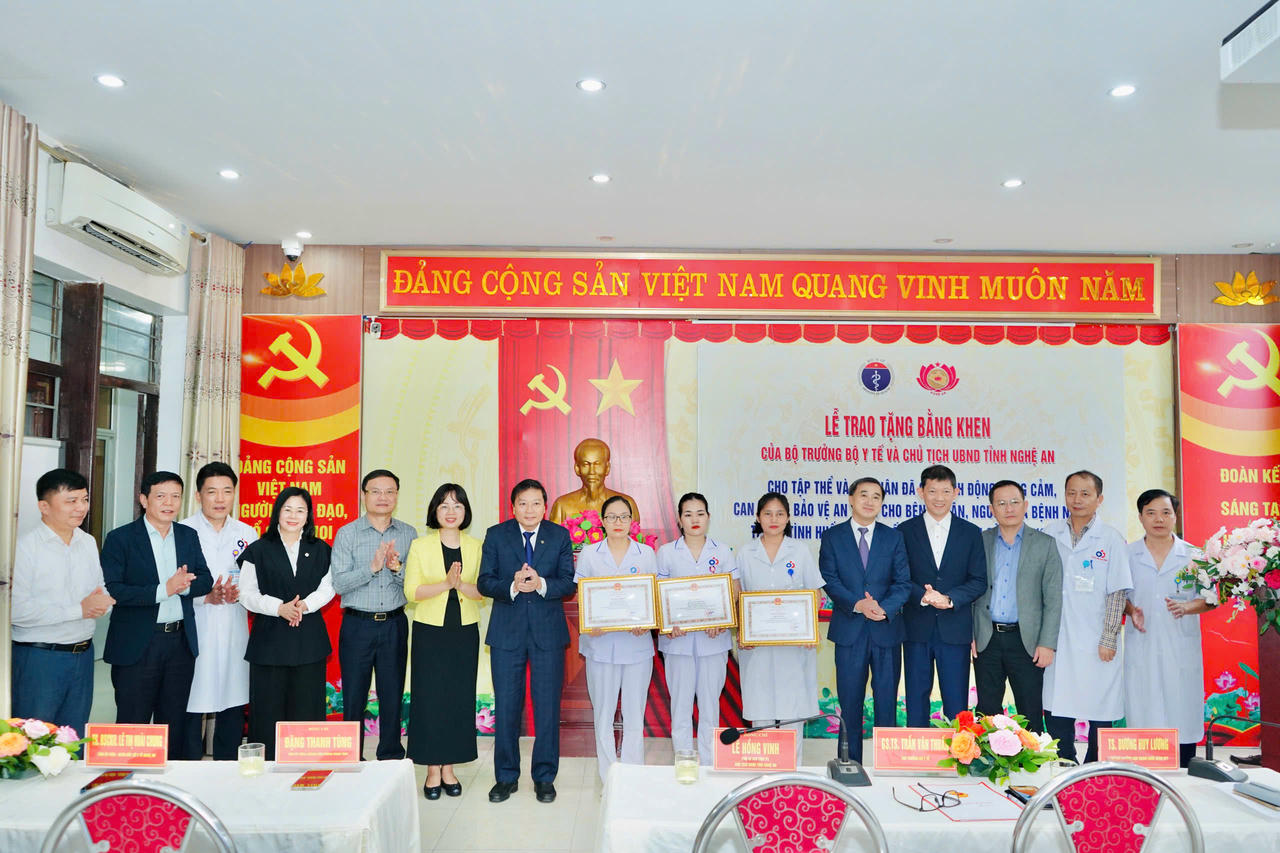 Bộ Y tế tặng Bằng khen 4 nữ điều dưỡng dũng cảm bảo vệ bệnh nhân Bộ Y tế tặng Bằng khen 4 nữ điều dưỡng dũng cảm bảo vệ bệnh nhân