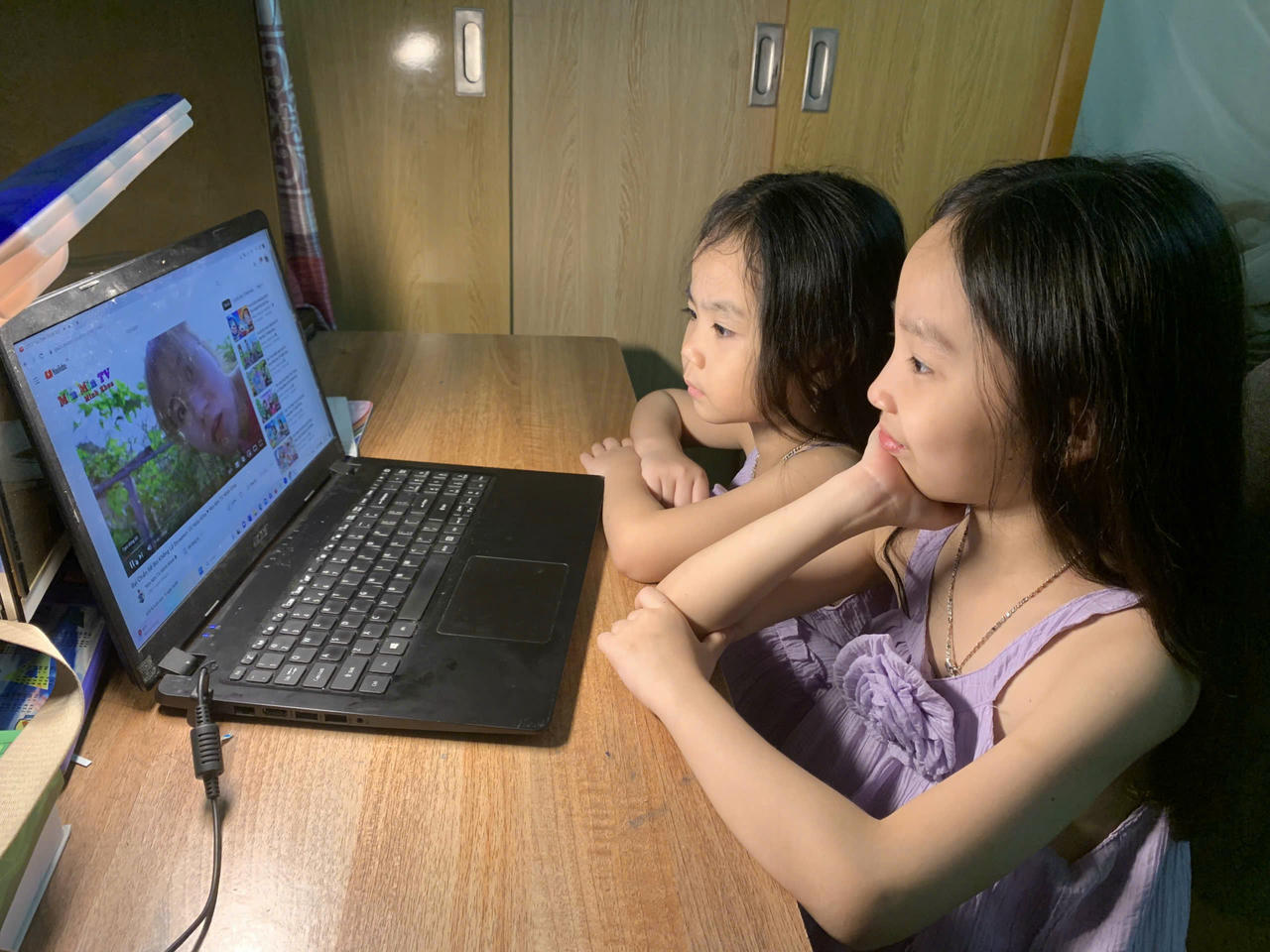 Thế hệ trẻ là lứu tuổi trực tiếp chịu tác động lớn từ mạng xã hội. 	Ảnh: P. S