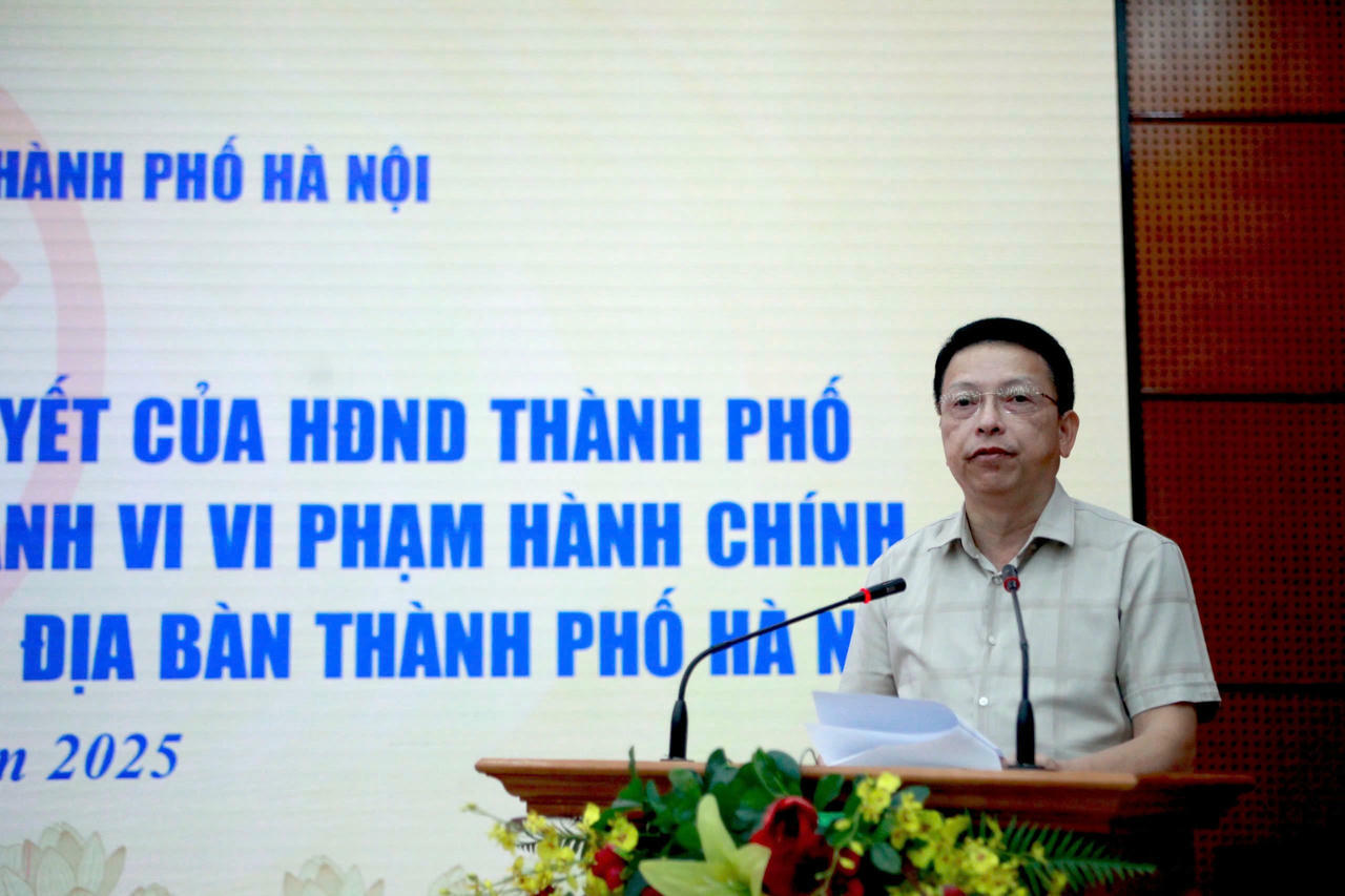Thiếu tướng Nguyễn Hồng Ky - Phó Giám đốc Công an TP Hà Nội phát biểu tại hội nghị góp ý. 