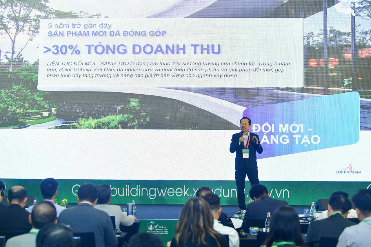 Nhiều ý kiến, tham luận góp ý để phát triển chuỗi giao thông xanh trong tương lai. Ảnh: Đ.X