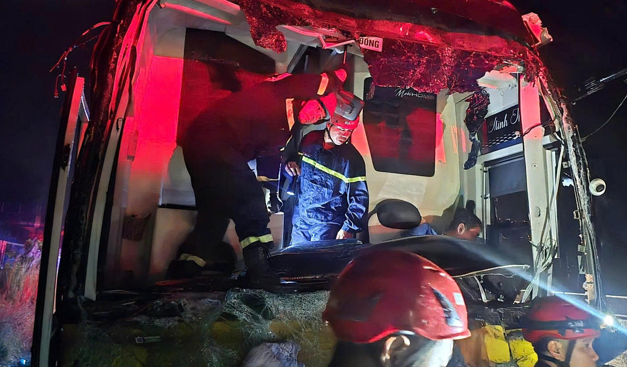 Tai nạn giao thông trên cao tốc Đà Nẵng - Quảng Ngãi, 5 người bị thương Tai nạn giao thông trên cao tốc Đà Nẵng - Quảng Ngãi, 5 người bị thương