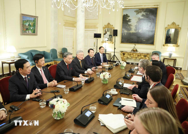 Tổng Bí thư Tô Lâm và Thủ tướng Liên hiệp Vương quốc Anh và Bắc Ireland Keir Starmer hội đàm. (Ảnh: Thống Nhất.TTXVN)