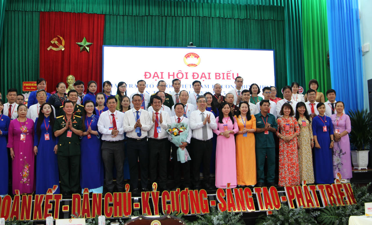 Đại hội ra mắt nhân sự Uỷ ban Mặt trận Tổ quốc Việt Nam nhiệm kỳ mới. Ảnh: Q.Đ.