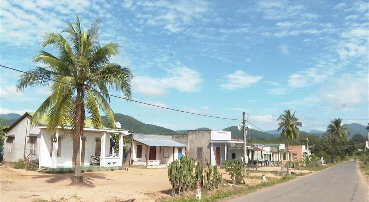 Cơ sở hạ tầng vùng đồng bào DTTS trên địa bàn tỉnh Lâm Đồng ngày càng khang trang. Ảnh: M. P