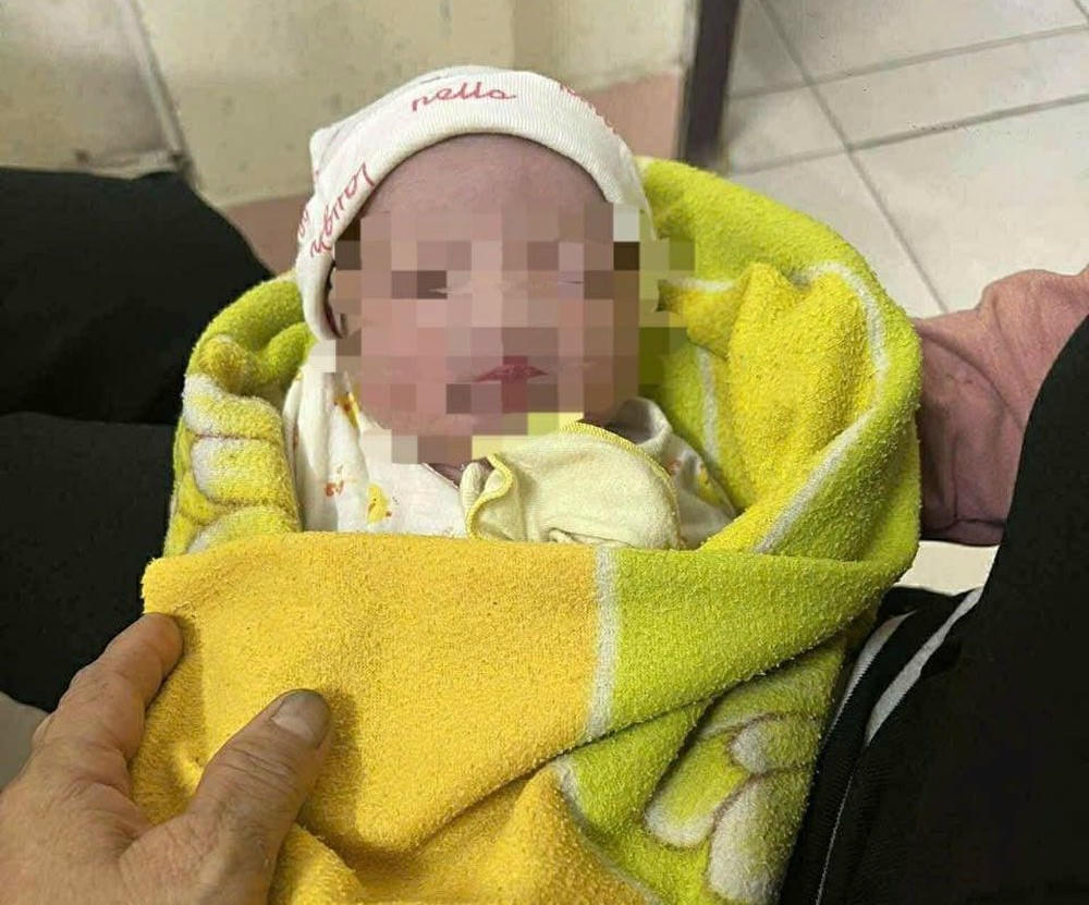 Phát hiện bé sơ sinh trong căn nhà hoang ở Quảng Trị Phát hiện bé sơ sinh trong căn nhà hoang ở Quảng Trị