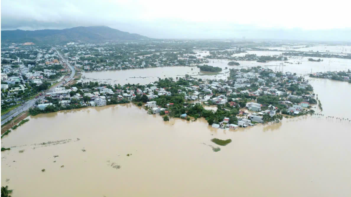 Nhiều khu vực TP. Đà Nẵng ngập sâu. Ảnh: T.Thành