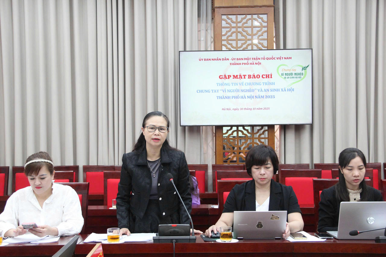 Đại biểu phát biểu thông tin tại buổi gặp mặt. Ảnh: L. P