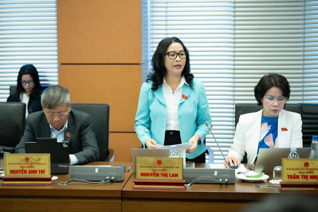 Đại biểu Nguyễn Thị Lan (Đoàn Hà Nội) phát biểu. Ảnh: Quang Vinh.