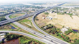 Hai nút thắt cần tháo gỡ