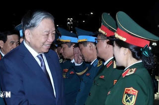 Tổng Bí thư kiểm tra công tác trực, chúc Tết Quân chủng Phòng không-Không quân
