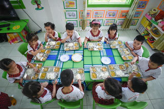 Báo động thừa cân béo phì ở trẻ - Bài cuối: Giải pháp đồng bộ từ gia đình, nhà trường, xã hội