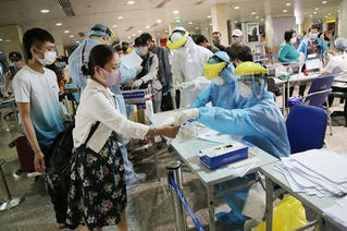 Tạm dừng xét nghiệm Covid-19 với người nhập cảnh
