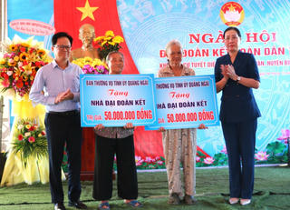 Quảng Ngãi: Bí thư Tỉnh ủy dự Ngày hội Đại Đoàn kết ở Khu dân cư Tuyết Diêm 3	 	
