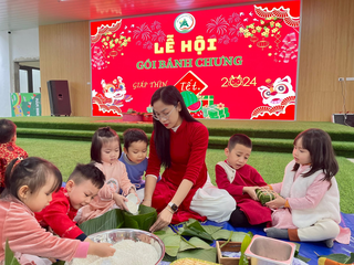 Chăm lo Tết cho giáo viên