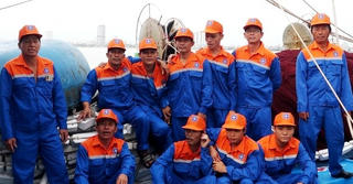 13 ngư dân Bình Định gặp nạn trên biển được đưa về Đà Nẵng an toàn