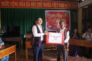 Lãnh đạo tỉnh Bình Định thăm, chúc Tết các gia đình chính sách, người có hoàn cảnh khó khăn 