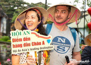 Du khách tấp nập đến với Hội An trong ngày đầu năm mới 2024