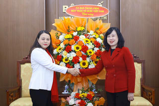 Phó Chủ tịch - Tổng Thư ký Nguyễn Thị Thu Hà chúc mừng ngành Y tế nhân Ngày Thầy thuốc Việt Nam