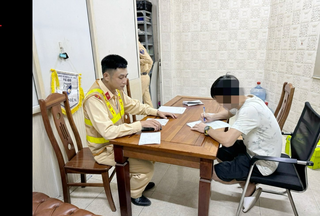 Hà Nội: Bắt xe quá tải, CSGT phát hiện tài xế dương tính với chất ma túy