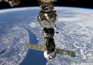 Roscosmos: Rò rỉ tàu vũ trụ Nga là do tác động bên ngoài