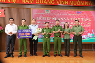 Thị xã Kỳ Anh - Hà Tĩnh: Trang bị phủ kín bình chữa cháy cho hộ nghèo, cận nghèo