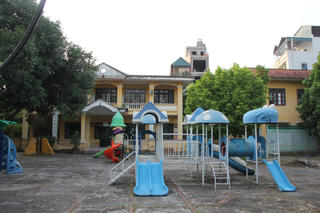 Hà Nội: Trường học bỏ không ở nơi học sinh phải bốc thăm giành suất học