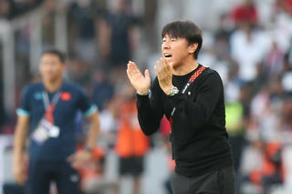 HLV Shin Tae Yong bị truyền thông Indonesia chỉ trích