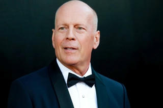 Siêu sao Bruce Willis mắc chứng mất trí nhớ hiếm gặp